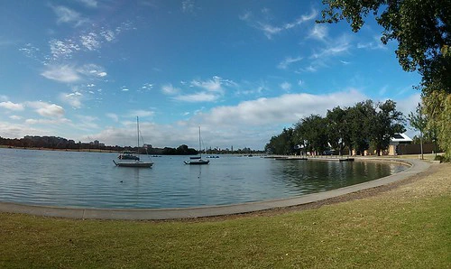 panorama in Albert Park Lake